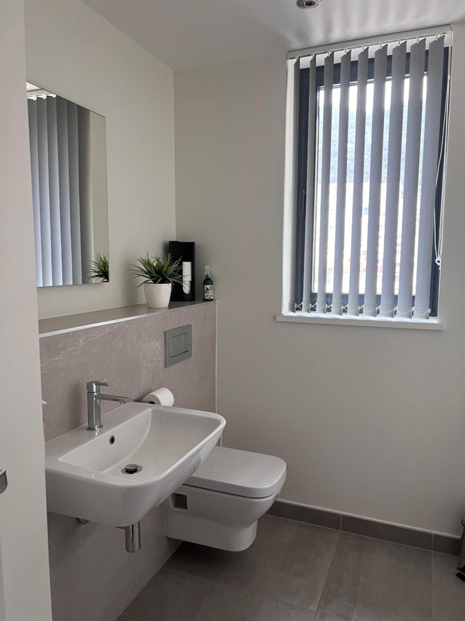 Deluxe 1-Bed Apartment In The City Centre Gibraltar Ngoại thất bức ảnh